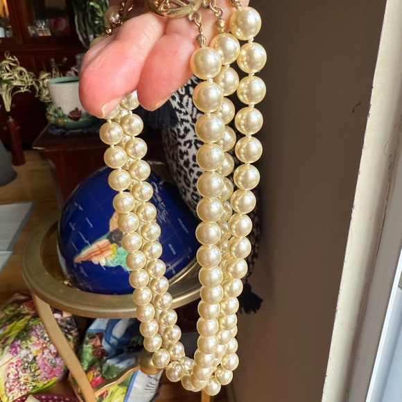 Vintage KJL Kenneth Jay Lane Triple Strand Faux Pearl Necklace with Signed Clasp - Picture 5 of 5